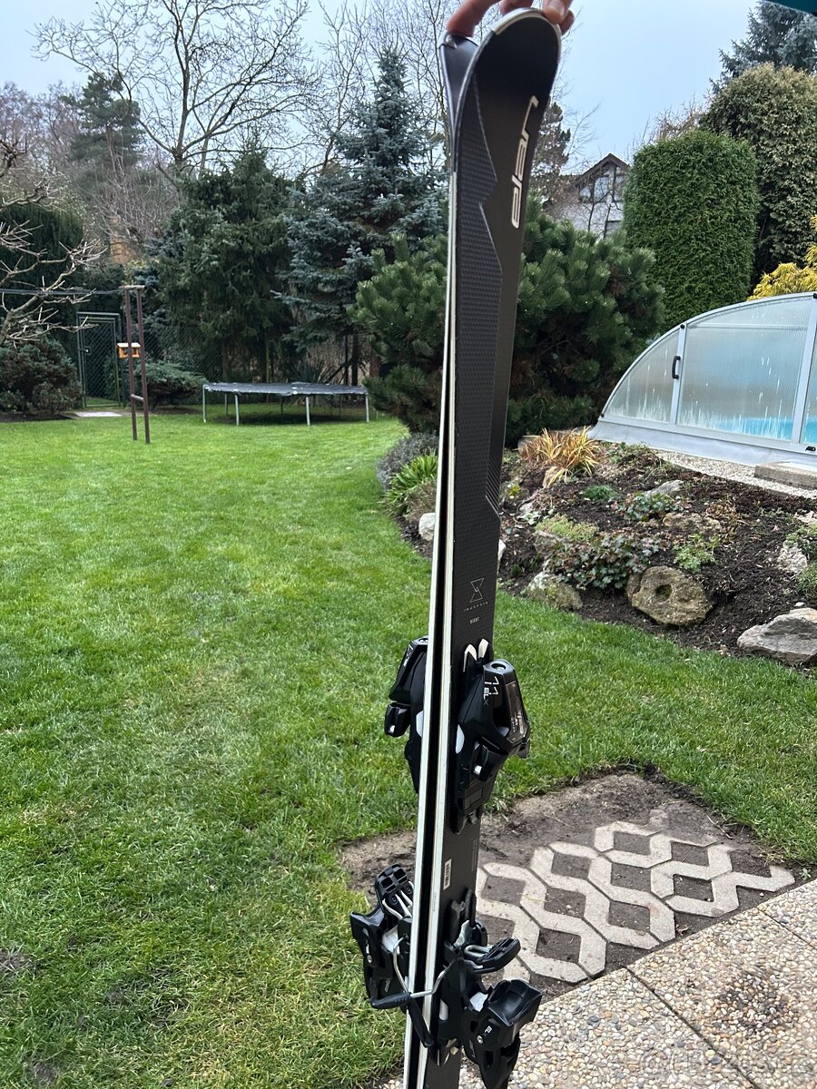 Prodám lyže ELAN INSOMNIA ELITE, vel. 152. Vázání ELAN 11 - 15