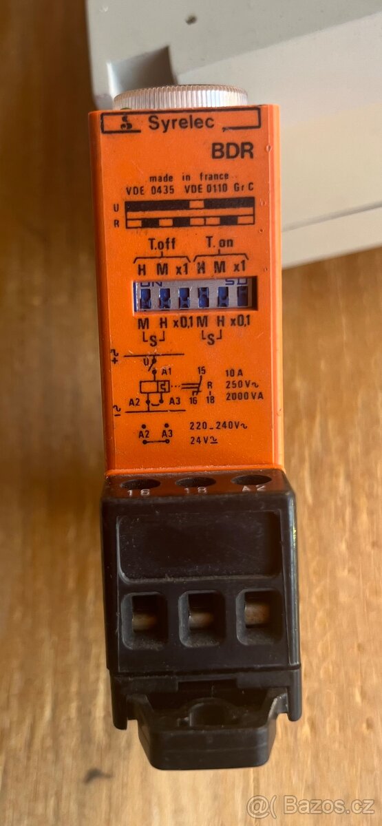 Jističe, pojistky, relé, stykače, proudové chrániče - různé - 15