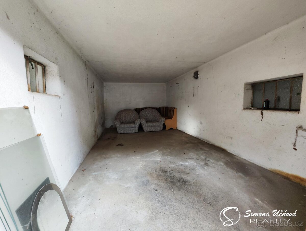 Prodej dvougeneračního RD s hospodářskými budovami v Makově - 15