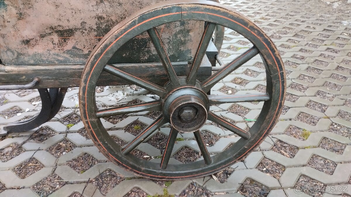 Historická dvoukolová ruční hasičská stříkačka - 15