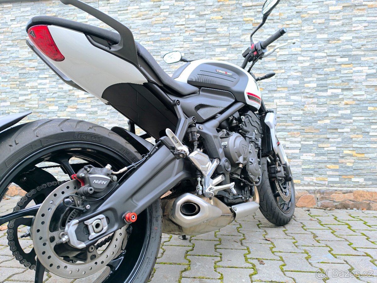 TRIUMPH Trident 660 - 15