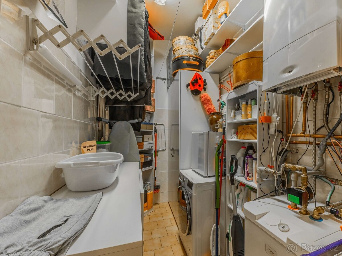 Prodej celopodlažního bytu 4+1 (162 m²) + sklep cca 9 m², Ur - 15