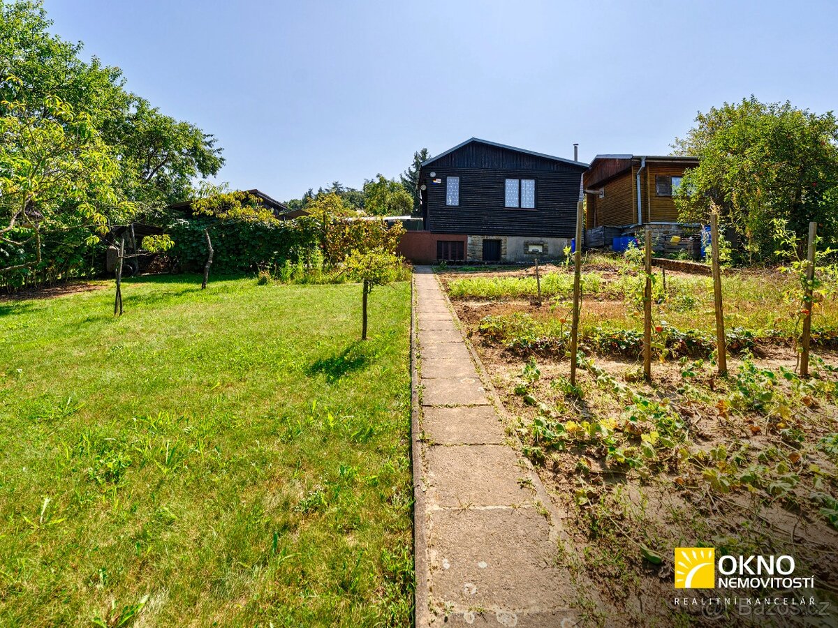 Zahrada s chatkou a výhledem do okolí - 15