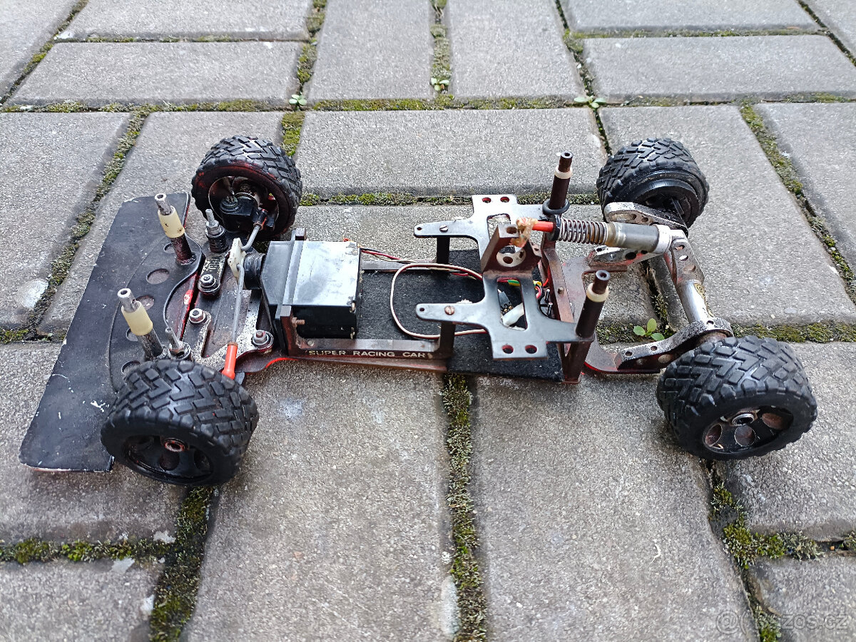 Starší rc auto silniční cestovní dělané na elektro motor - 15