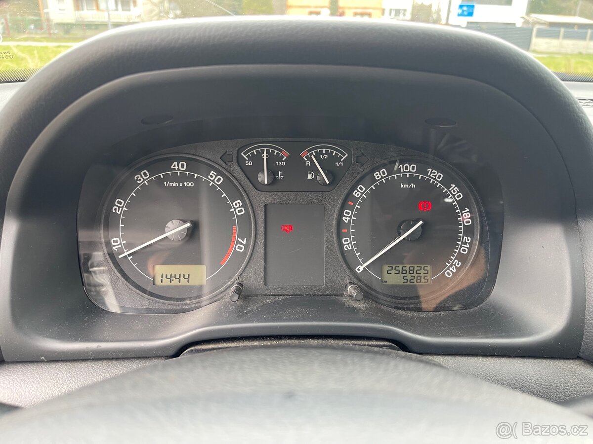 Prodám Škoda Octavia combi 1.6i - 15