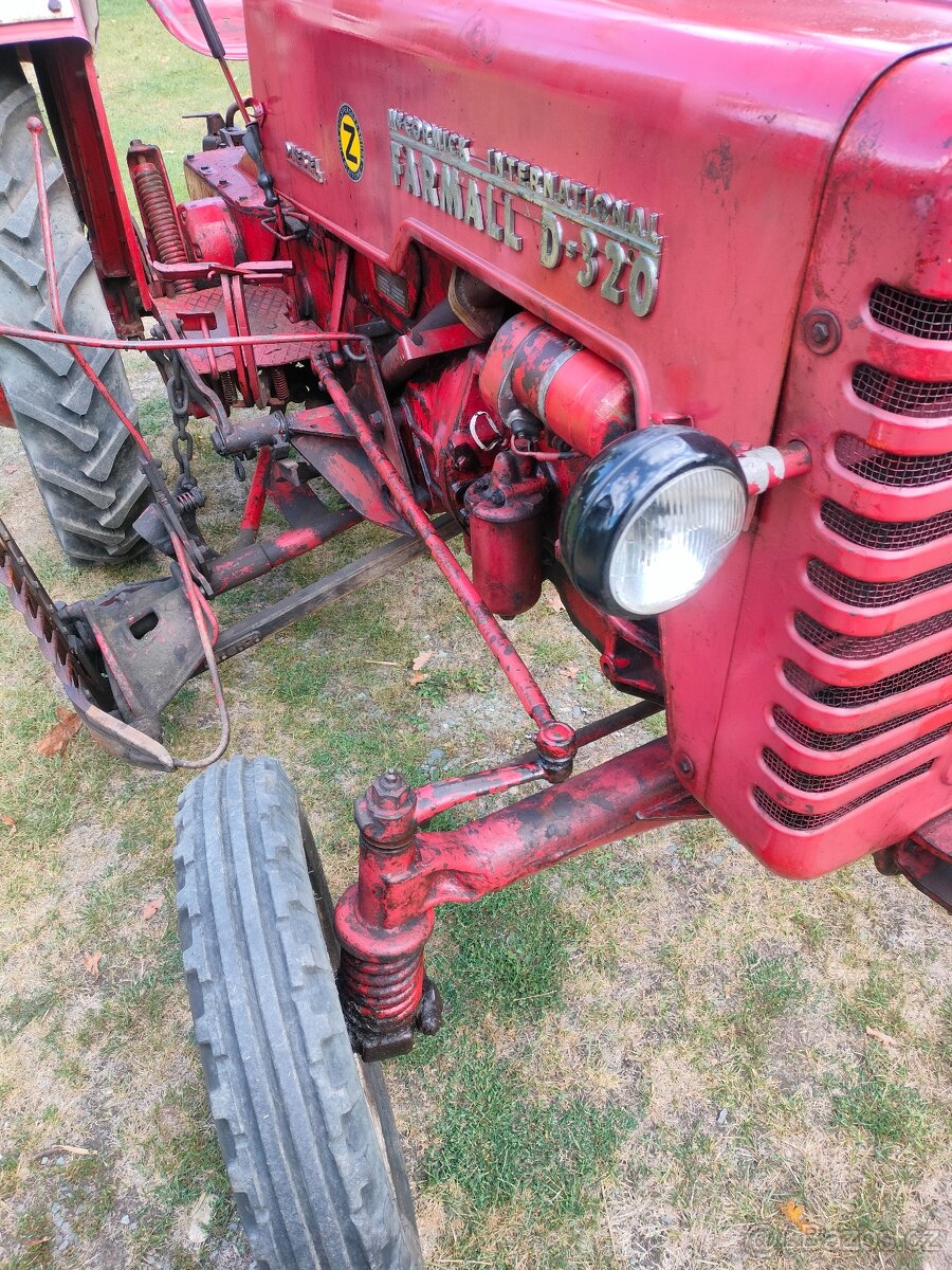 traktor MC CORMICK - 15