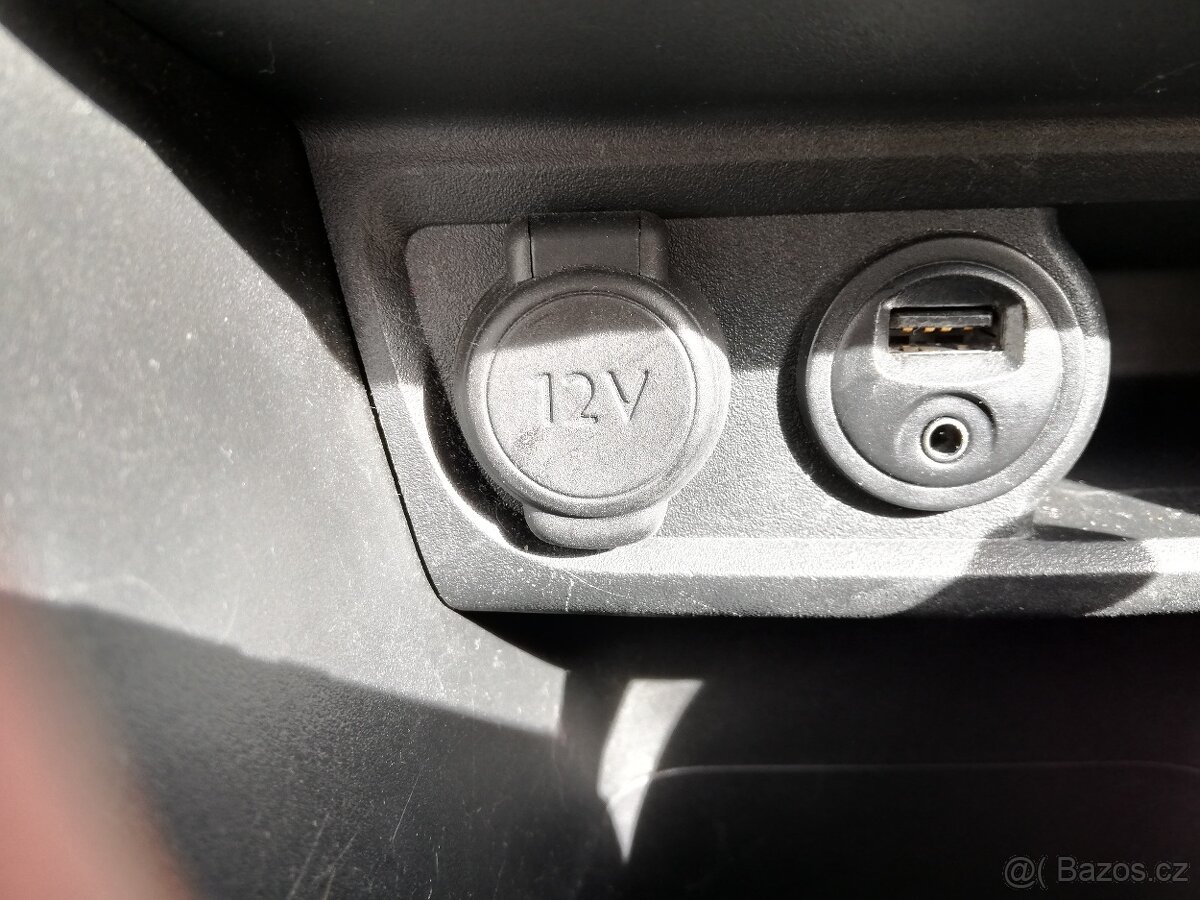 Peugeot 2008 1.2 60kw - ideál na kratší vzdálenosti - VÝMĚNA - 15