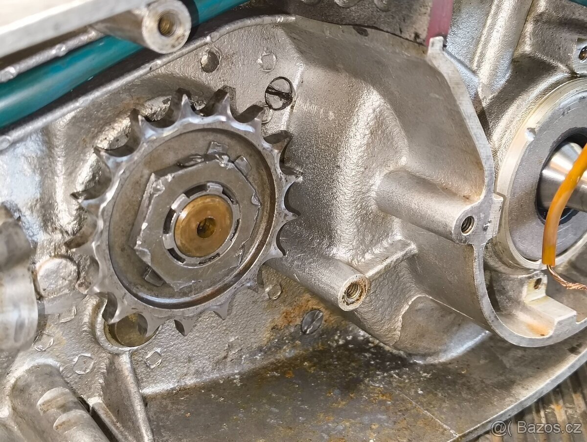 Motor Jawa 350 Pérák BEZ ČÍSLA kartery víko hlavy komunista - 15