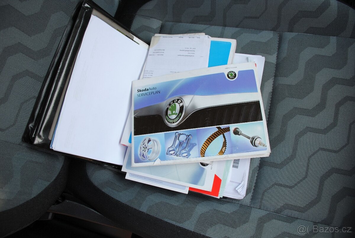 Škoda Roomster 1.2 51kW - climatronic - výhřev sedadel - 15