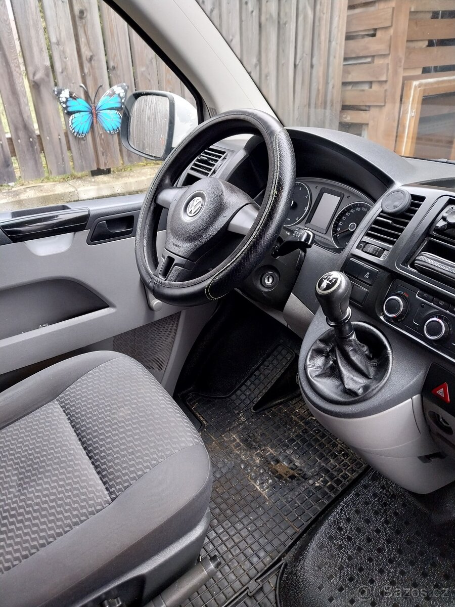 Volkswagen Caravelle Long 2.0 TDI (2011) - 15