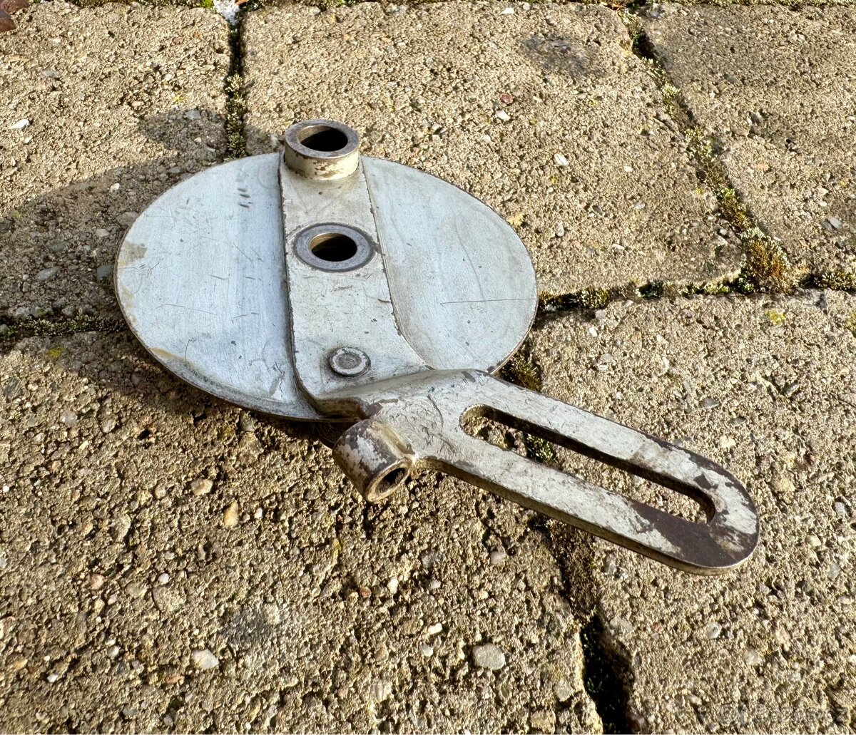 Jawa 100 Robot - rozety a stit - 15