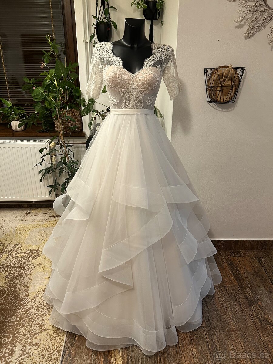 Svatební šaty, víc druhů - 15