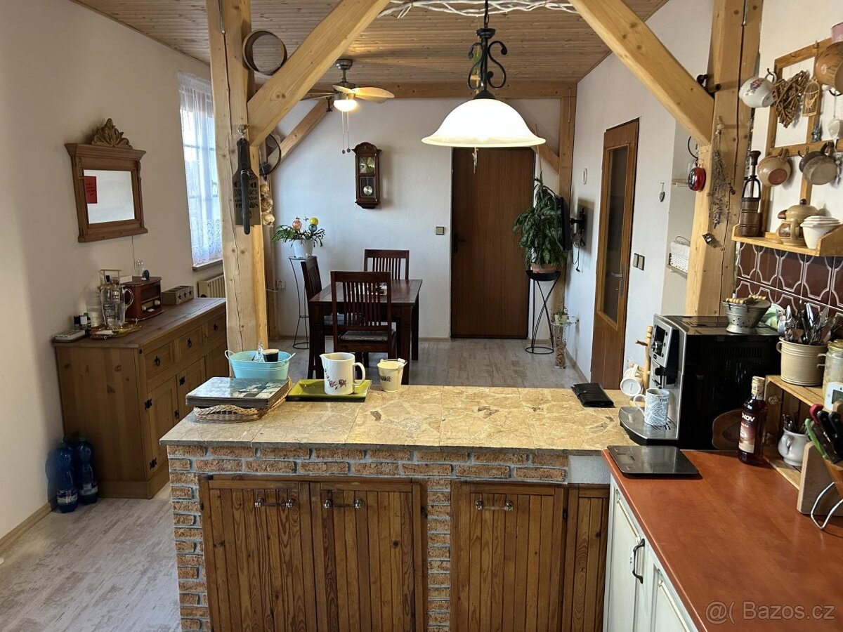 Nabízíme prodej rvícegeneračního domu v obci Jevišovka - 15