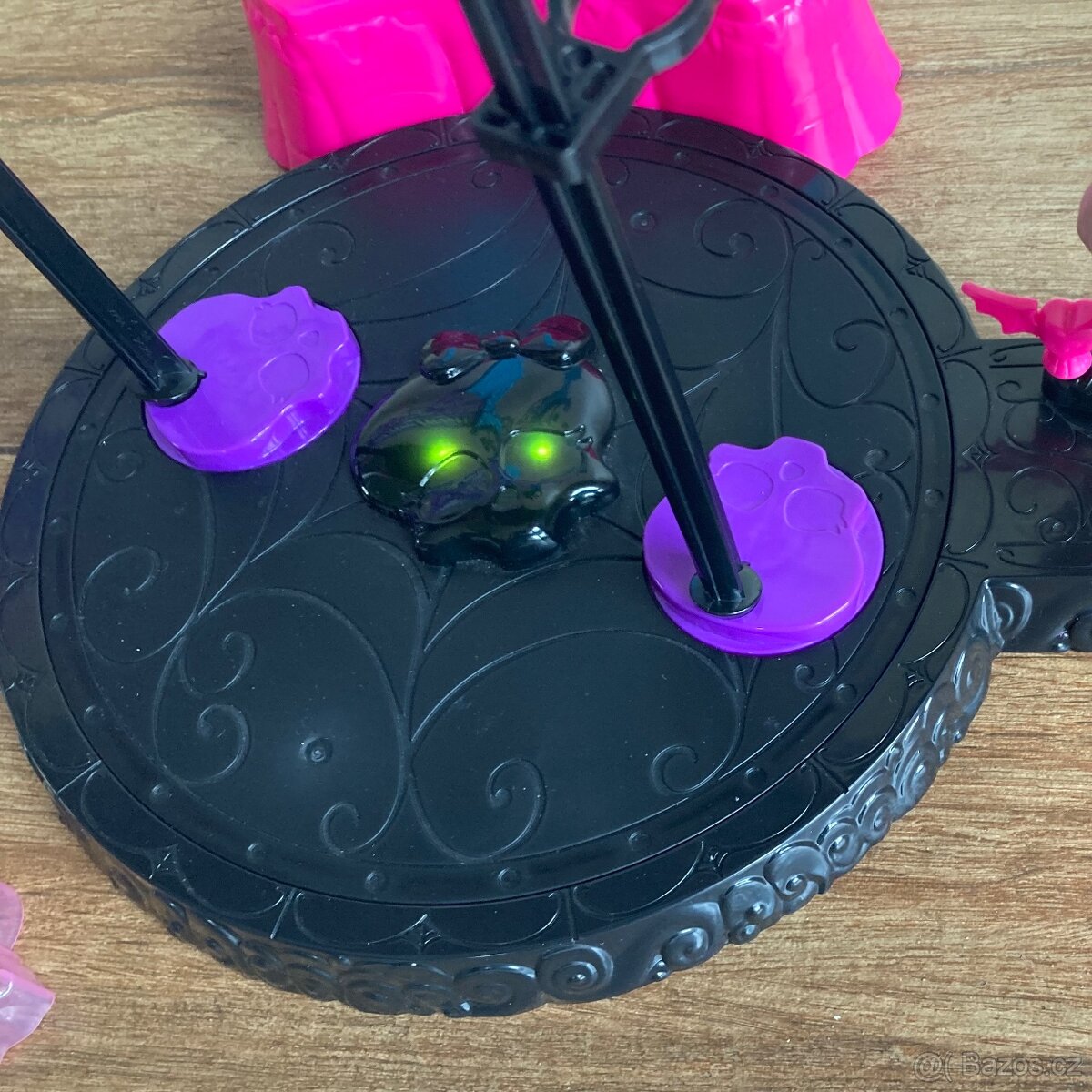 Monster high podium se světelnými efekty - 15