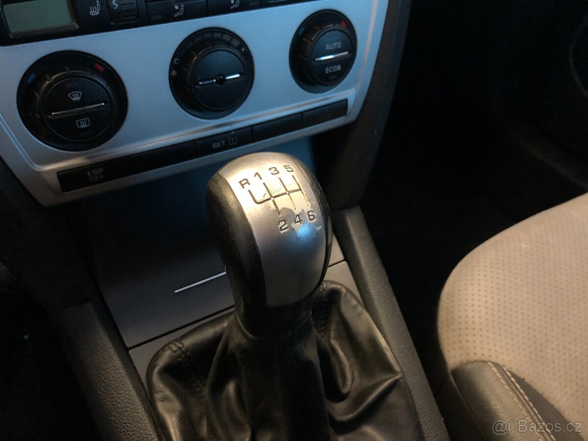 ŠKODA OCTAVIA 2.0TDI COMBI RS - 15