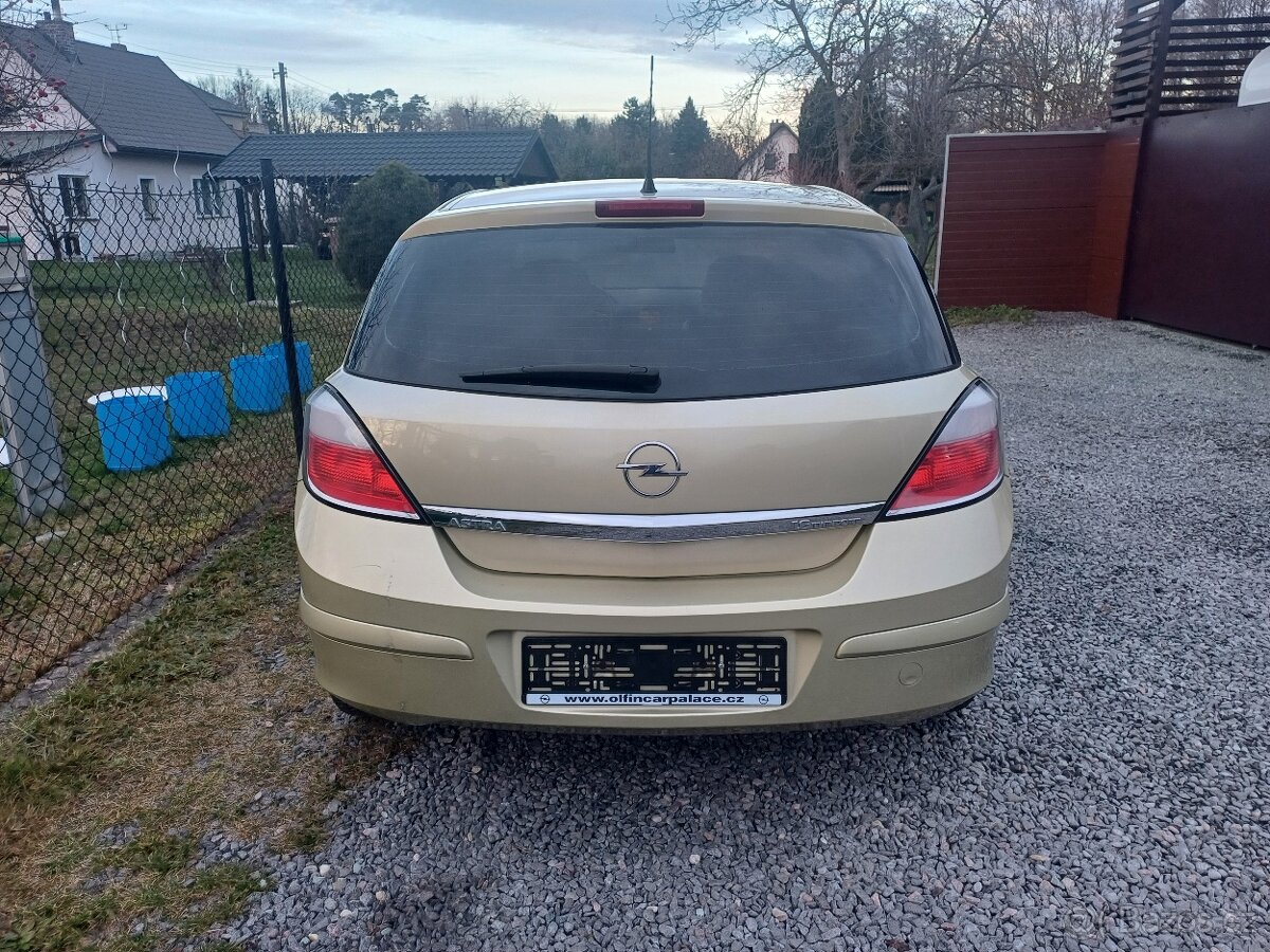 Benzínová Opel Astra 1.6 16V Twinport - 15