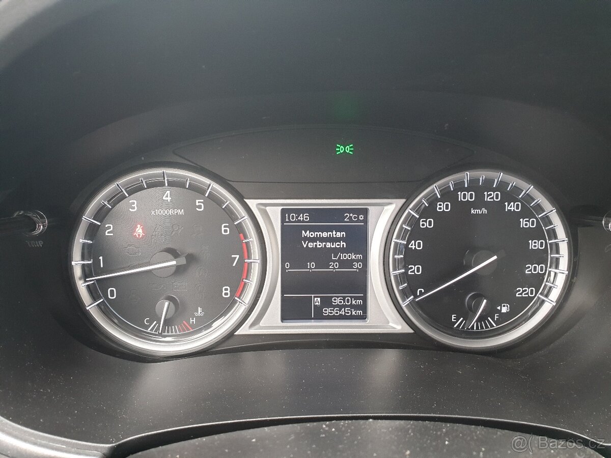 Suzuki Vitara 1.6i 88KW NAVI KAMERA Servis SUZUKI - 15