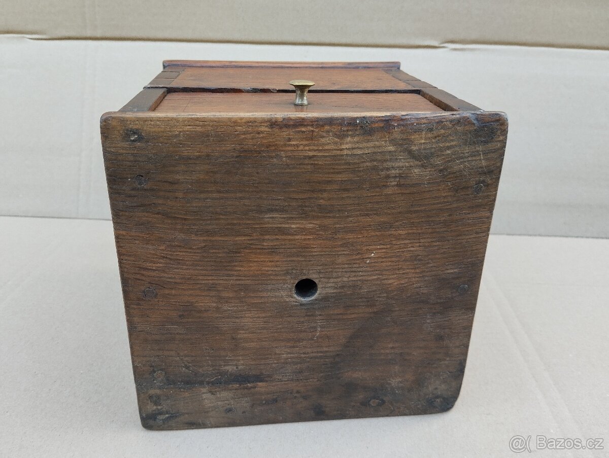 Obrovský velice zajímavy a velmi starý mlýnek na kávu - 15