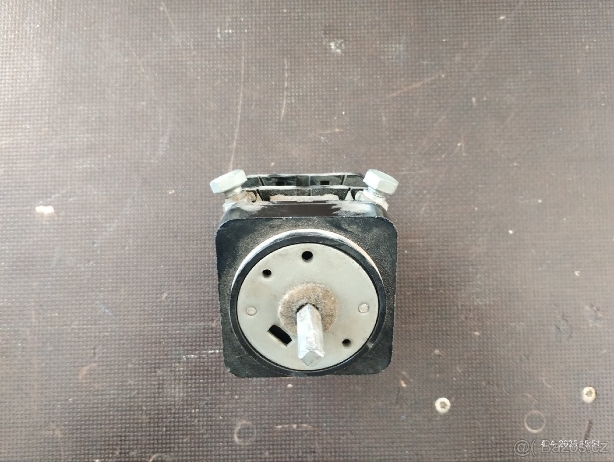 Elektroinstalační materiál - 15