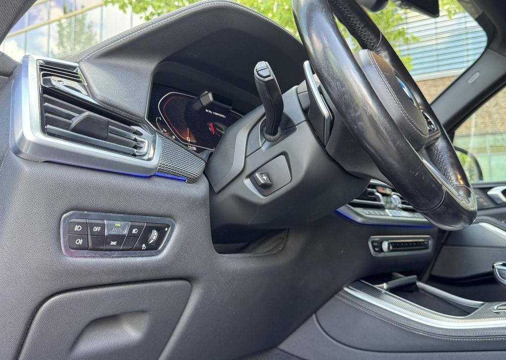 BMW X5, M50i V8 - 15