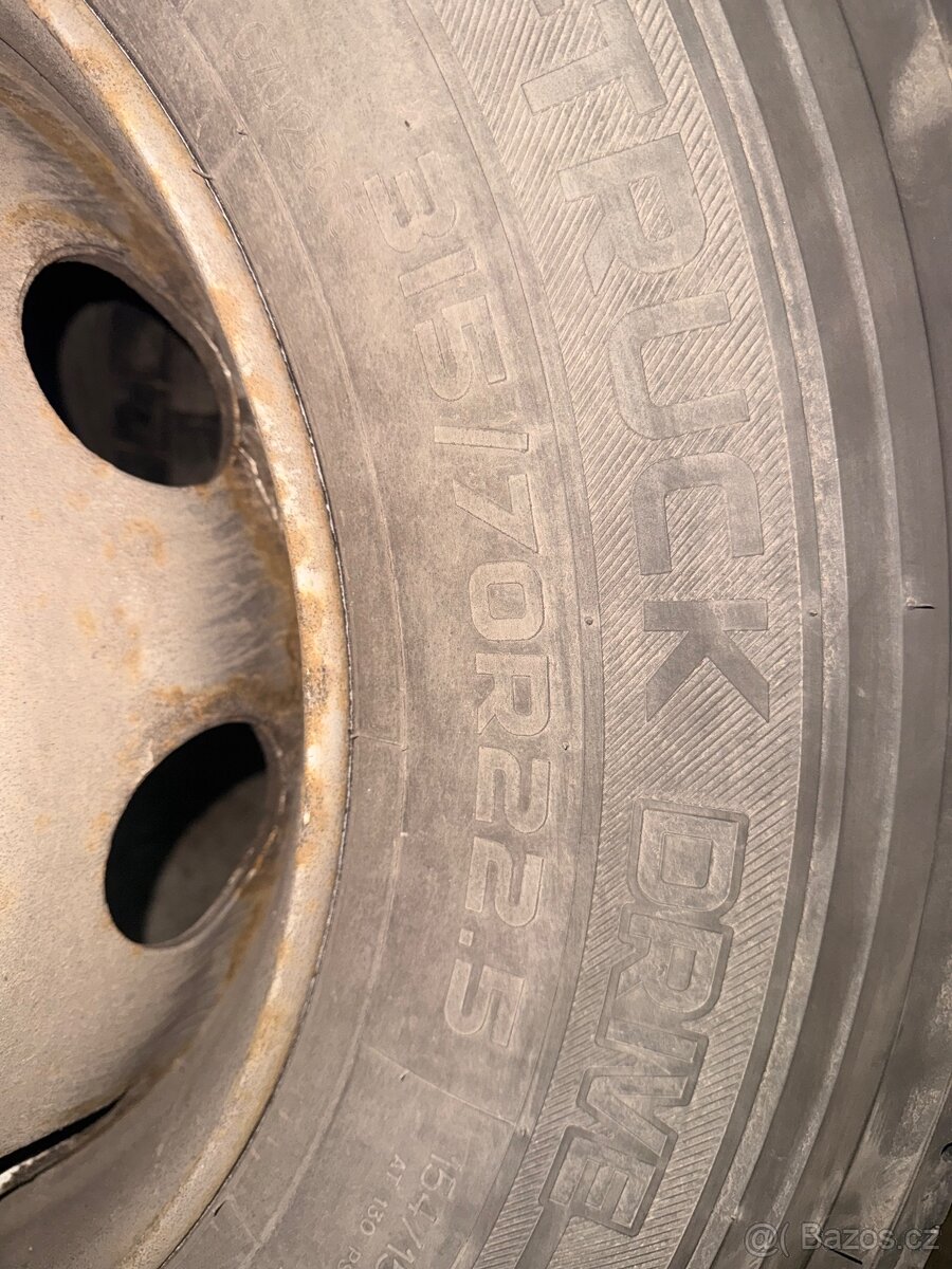 16ks nákladních pneumatik - 15