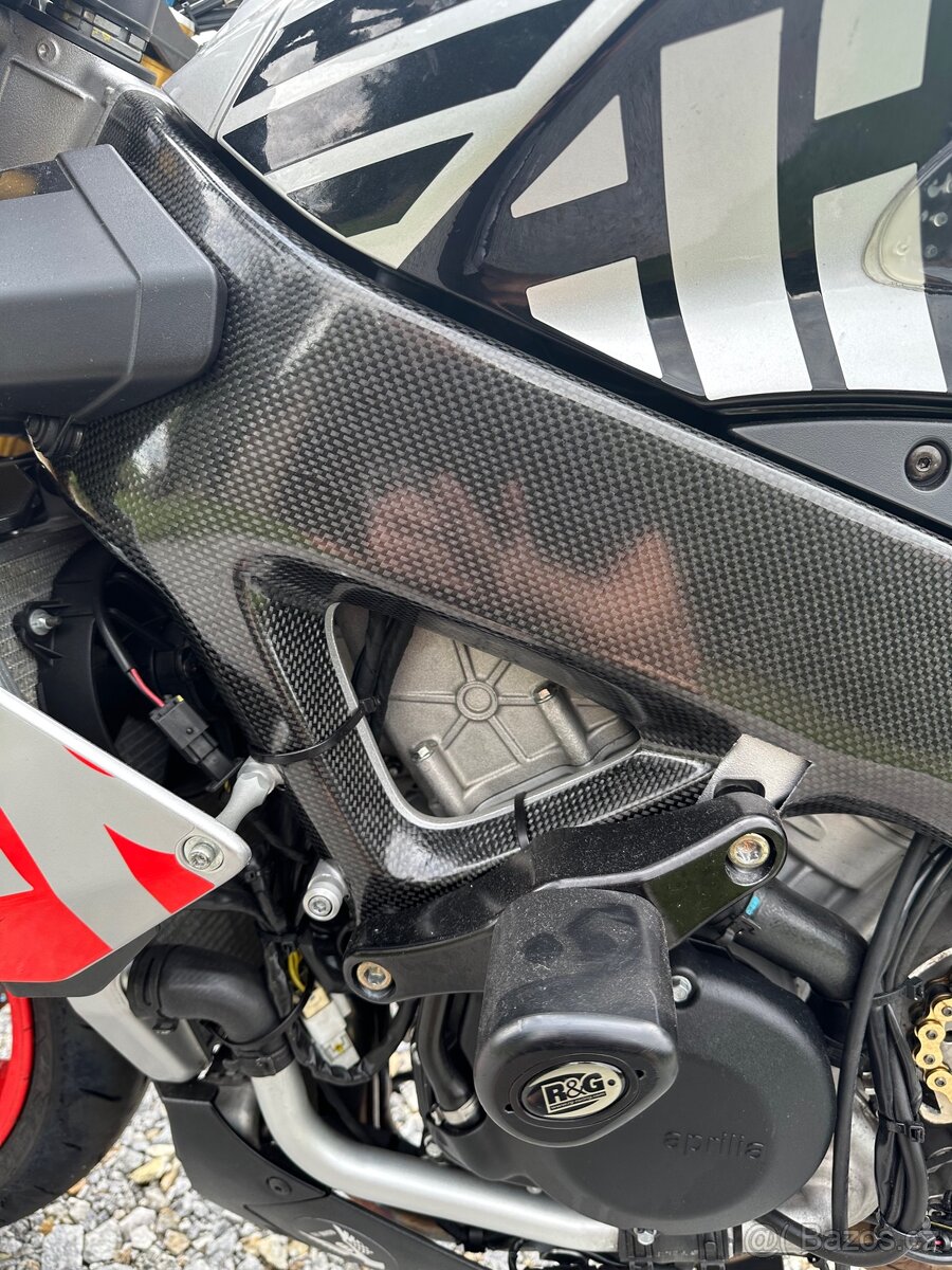 Aprilia Tuono V4 2017 - 15