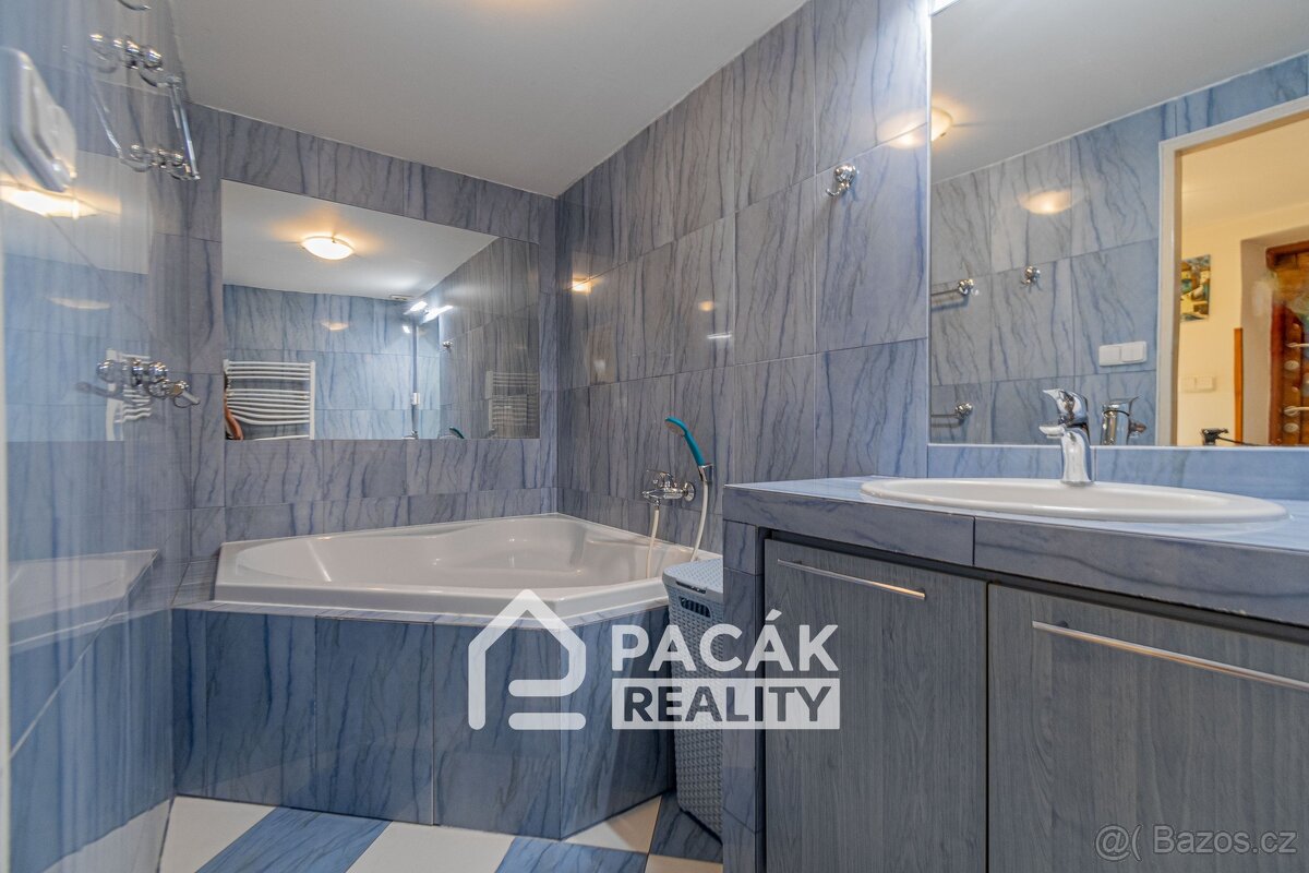 Prodej zrekonstruovaného rodinného domu o dvou bytových jedn - 15