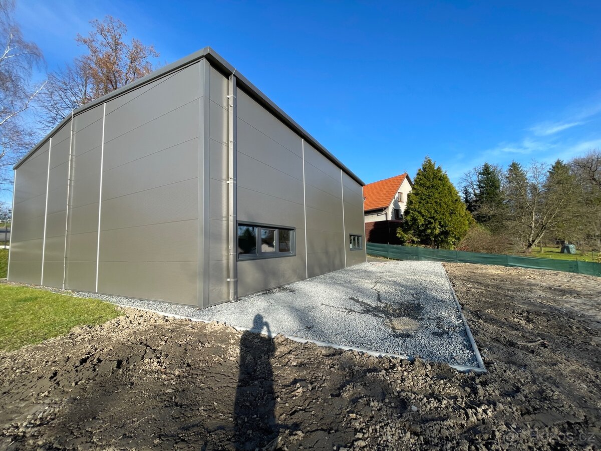 Hala včetně administrativy. - 15