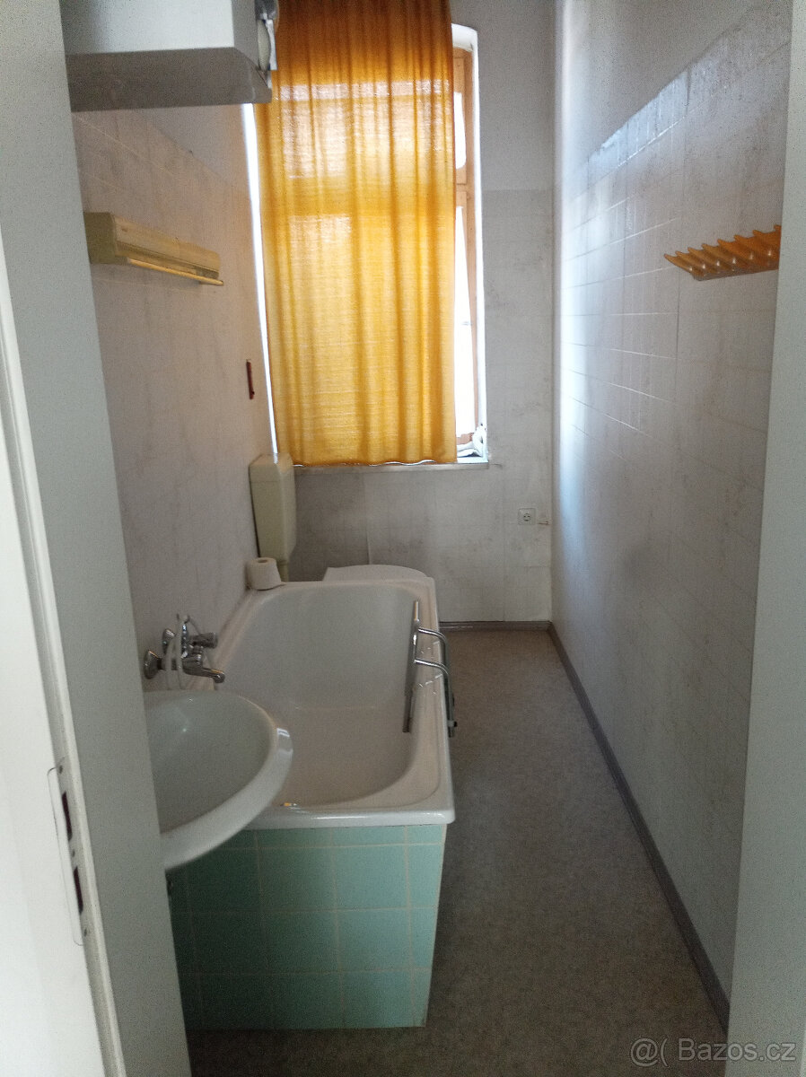 Prodám činžovní dům s obchodem a byty - 15