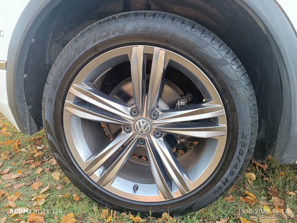 Volkswagen Tiguan R-LINE 1,5 TSI 110kw ČR 1.maj 21 tkm TOP - 15