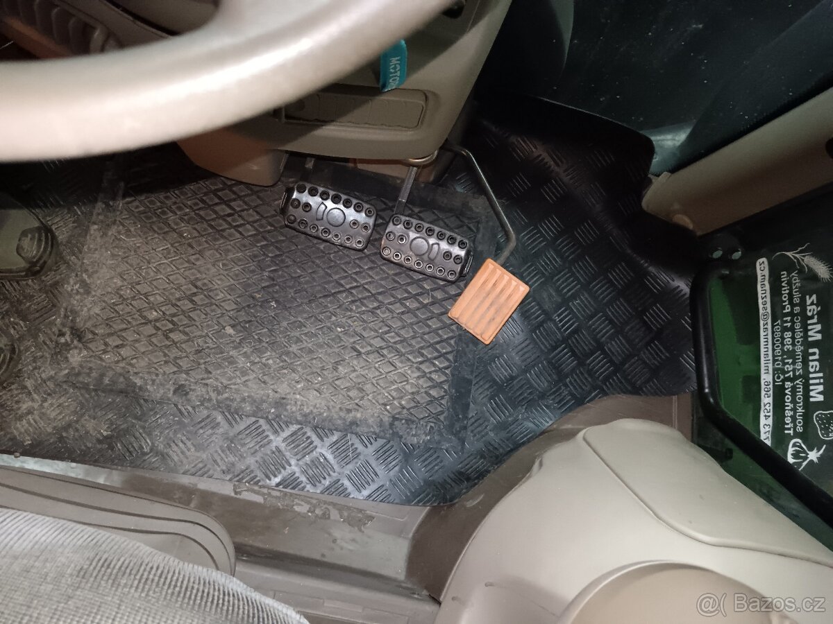 Traktor John Deere 6215 R - 15