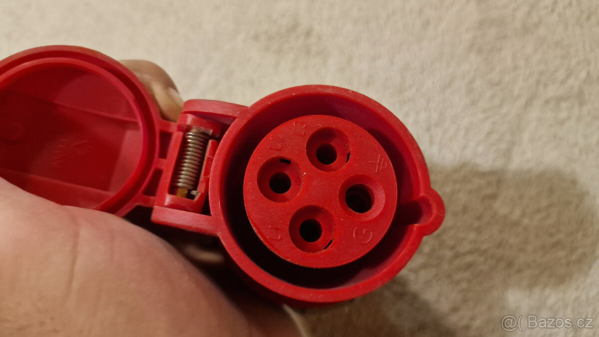 Třífázová zásuvka a zástrčka pětikolík 32 A - 15