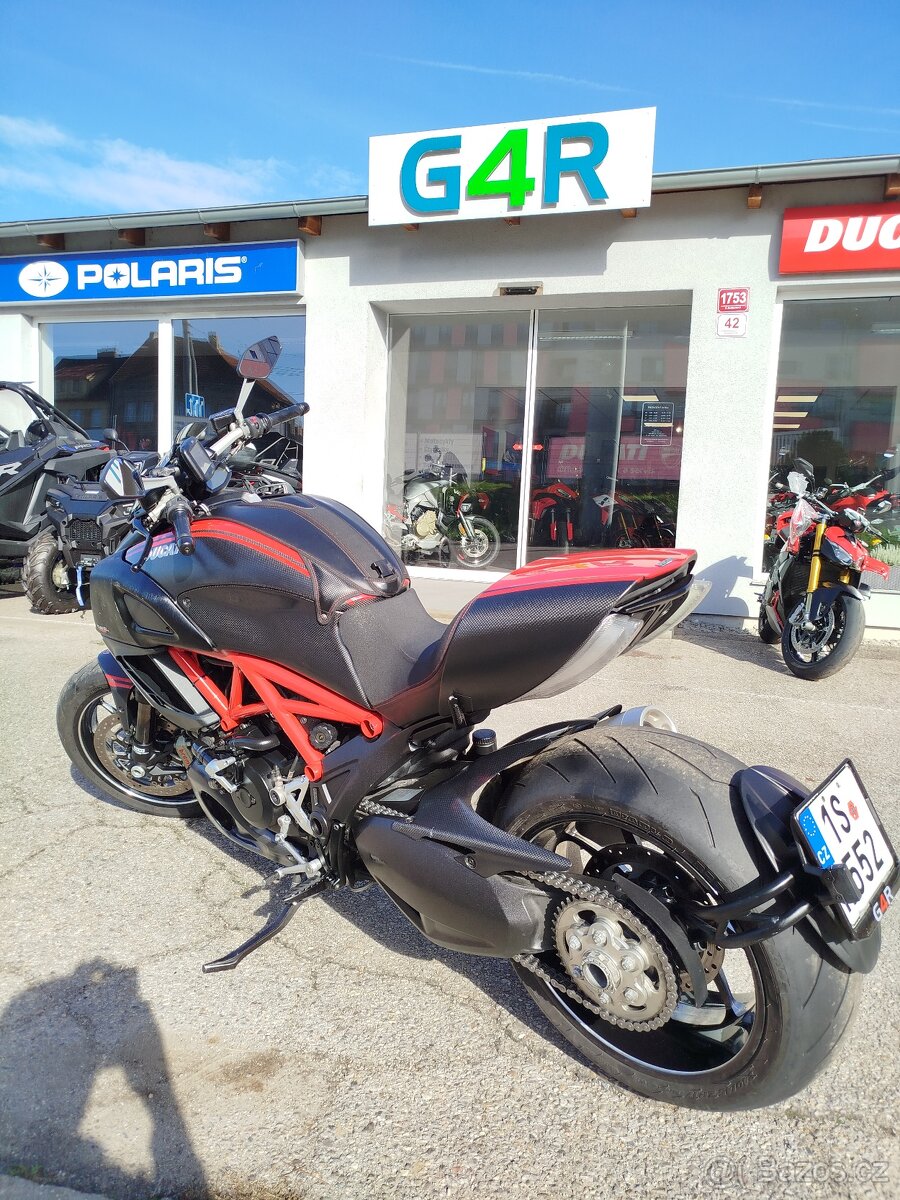 Ducati Diavel Carbon Red, ČR, DESMO, NAVIGACE, LADĚNÝ VÝFUK - 15