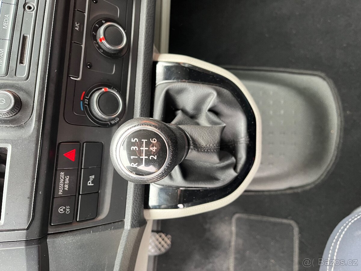 VW Transporter 2.0 TDi 110 kW ČR 5 Míst - 15