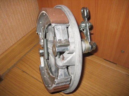 Brzdové pakny brzdový štít střed kola buben květák Ural M72 - 15