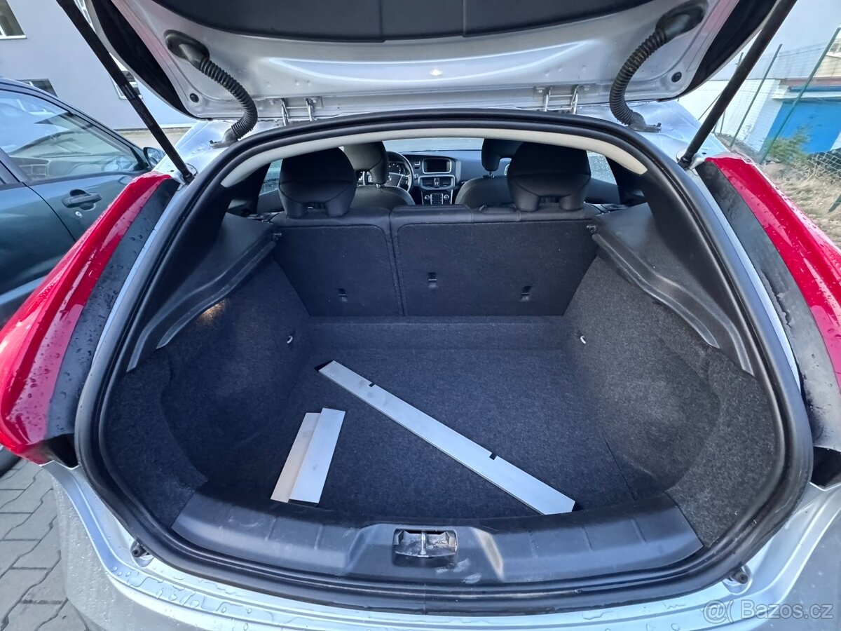 Volvo V 40 Cross Country, originál tažné, nezávisle topení - 15