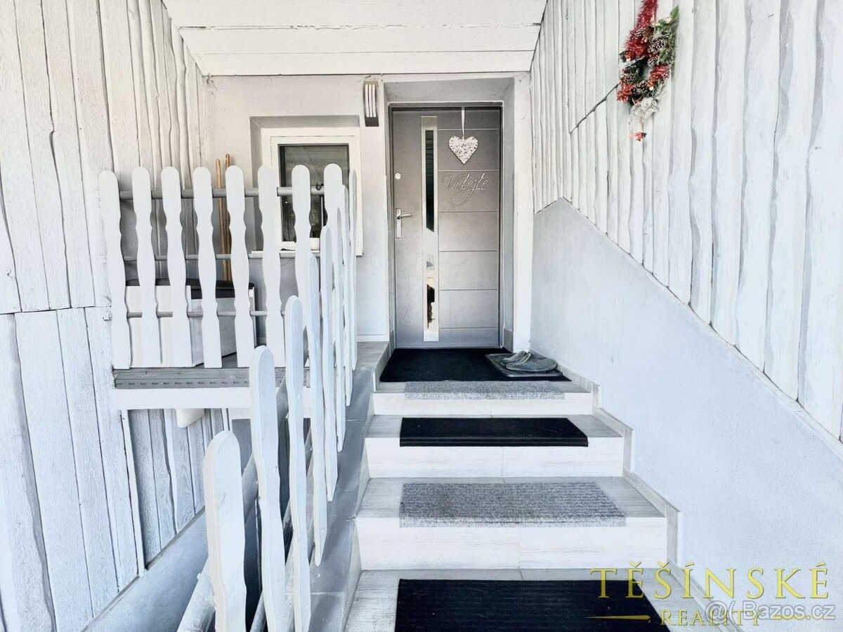 Prodej dvougeneračního rodinného domu se dvěma samostatnými - 15