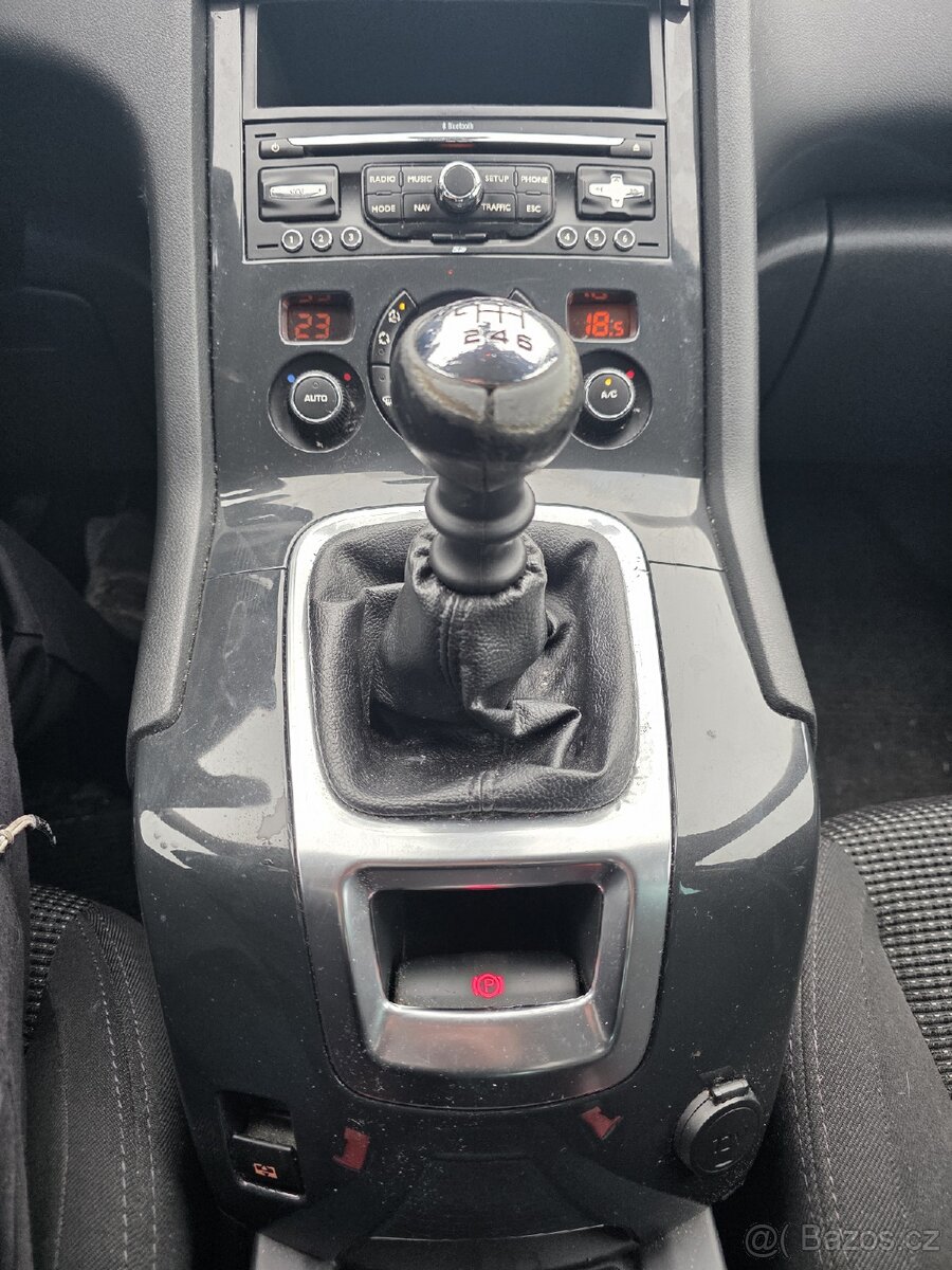 Peugeot 5008 7 míst - 15