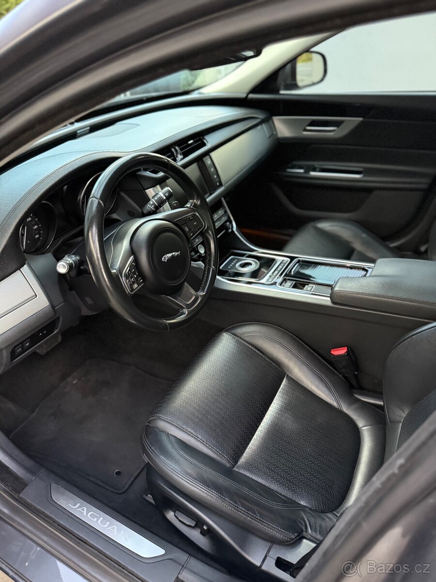 Jaguar XF 2.0d výborný stav - 15