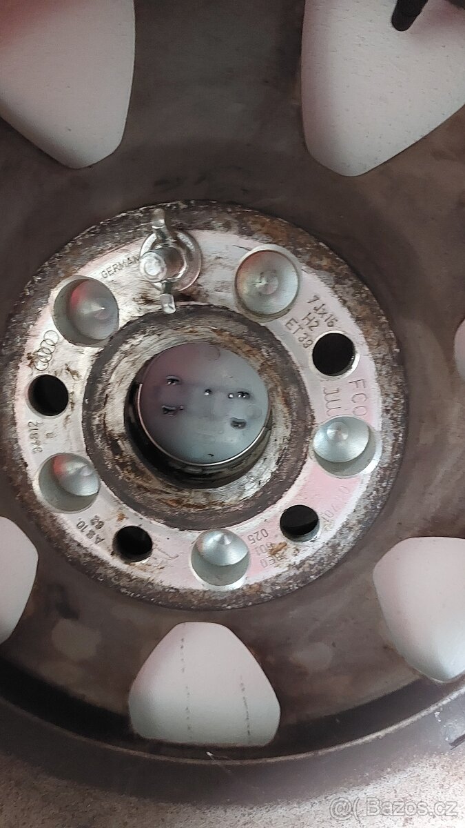 Originální Audi disky 7Jx15 H2 ET39 s pneumatikami Bridgesto - 15