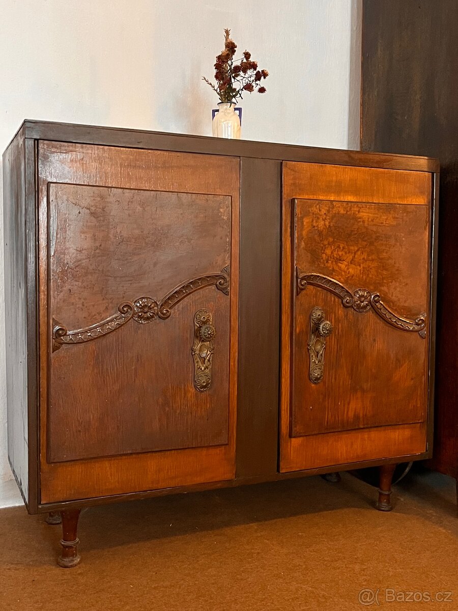 Starožitný nábytek — skříň židle… - 15