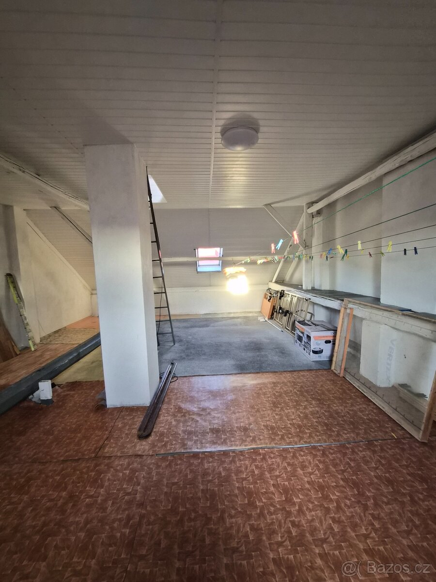 Prodej dvougeneračního domu v Chomutově - 15