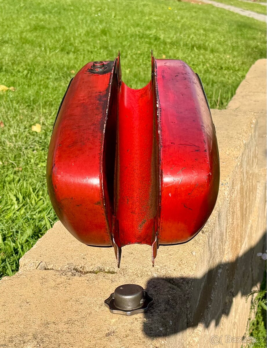 ČZ 125 175 - nádrž s víčkem - 15