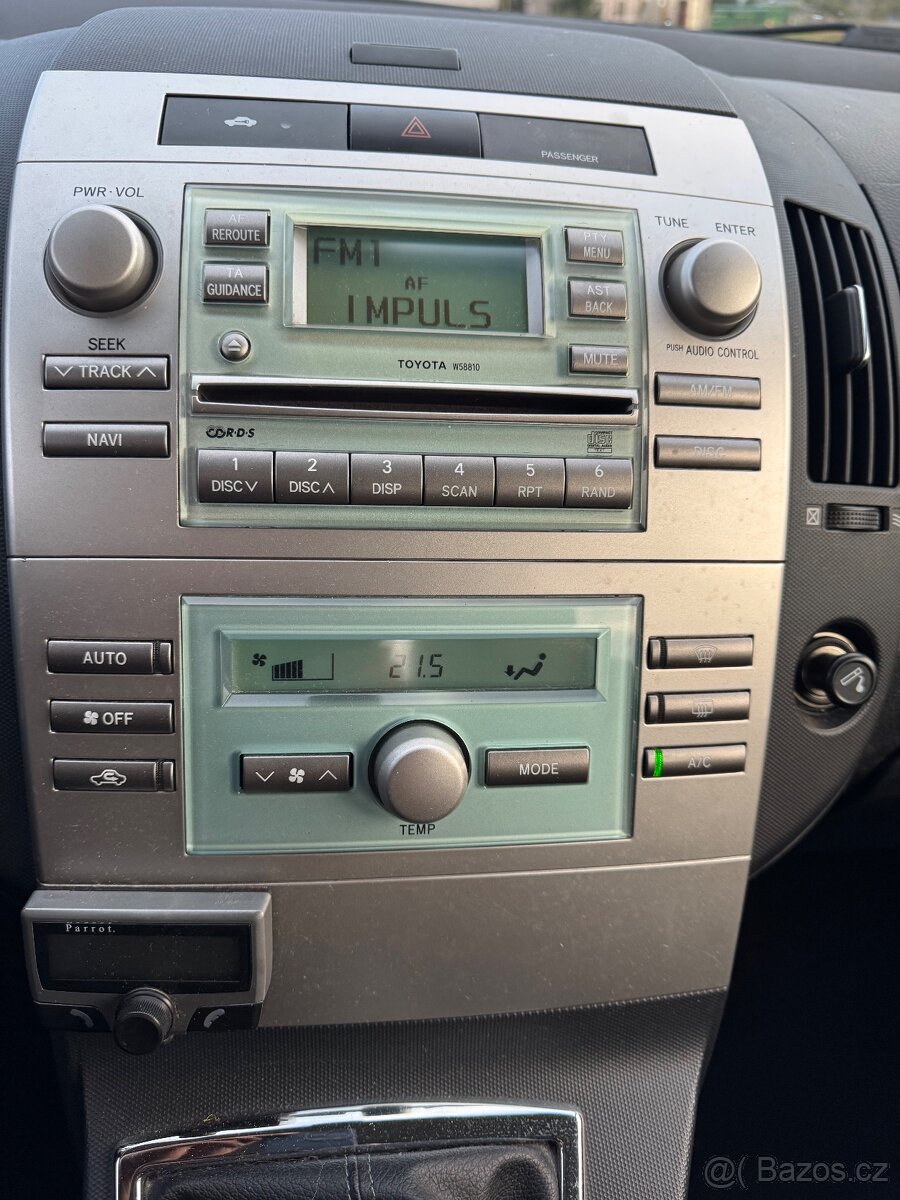 Toyota Corolla Verso 1,8 VVT-i 95 KW r.v. 2004 . - 15