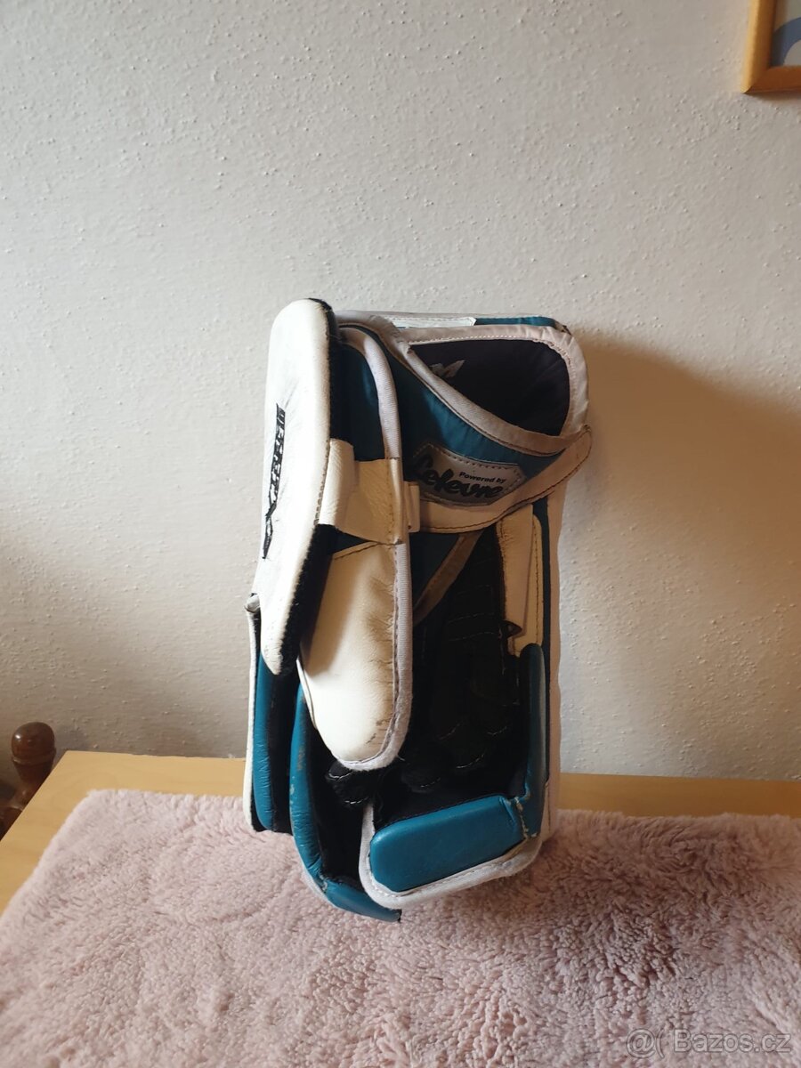 prodám profi výstroj-golman-konec - 15