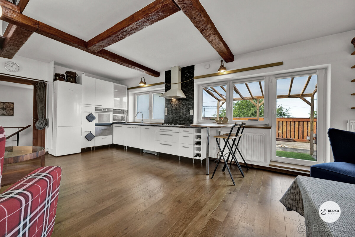 Rodinný dům / usedlost o dvou bytových jednotkách s pozemkem - 15