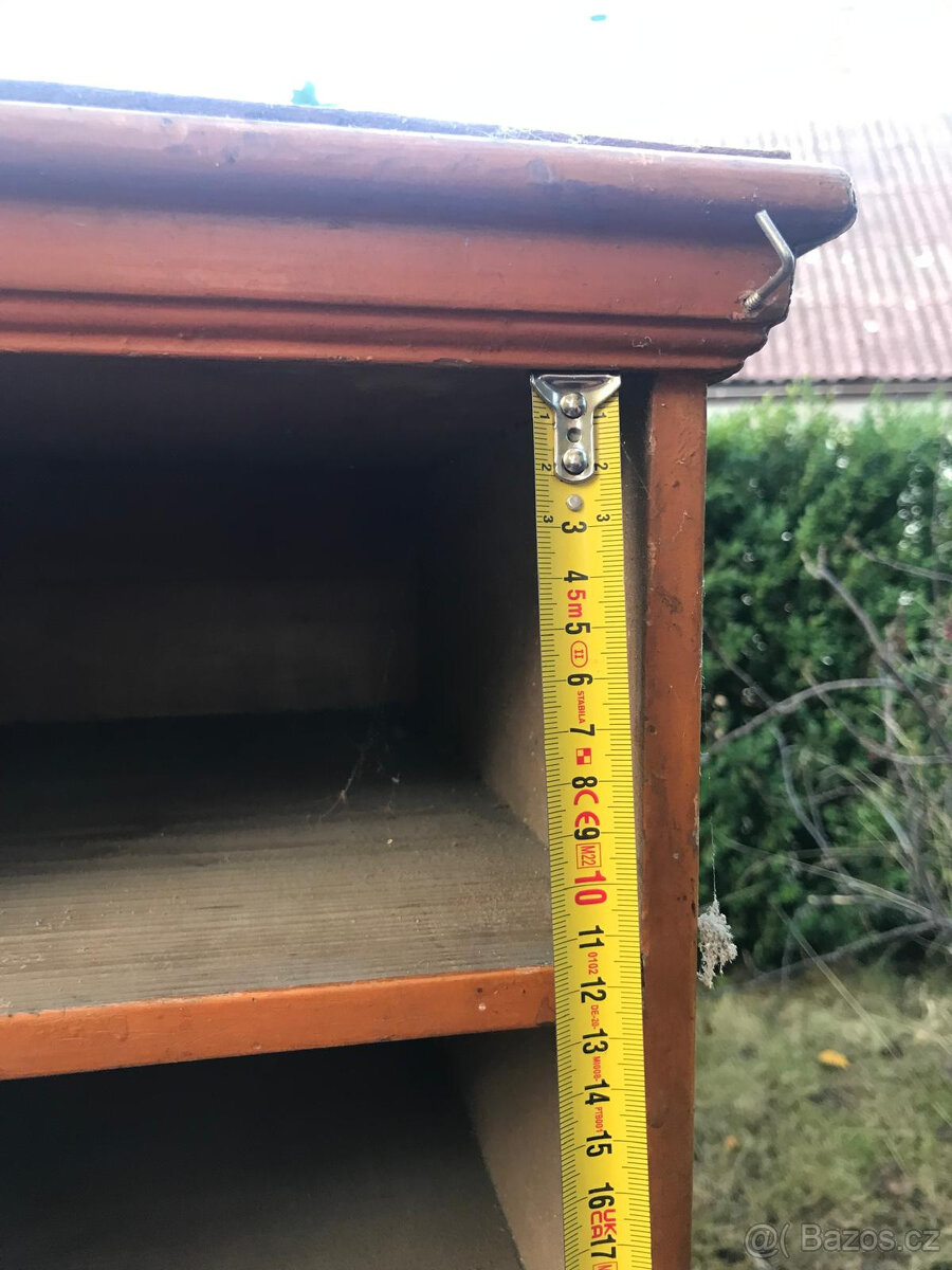 Masivní regálová skříň - 15