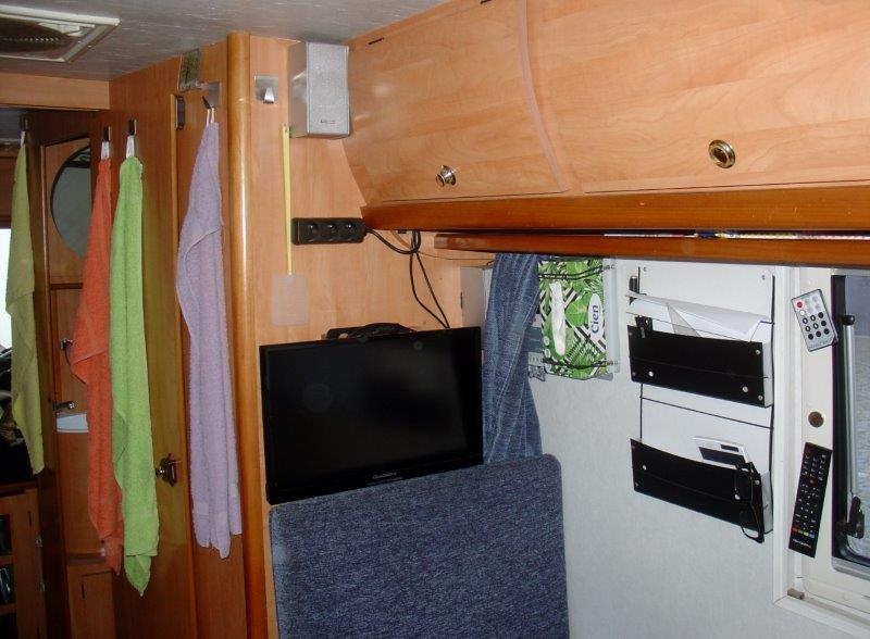 karavan Mercedes Vario 614 - 15