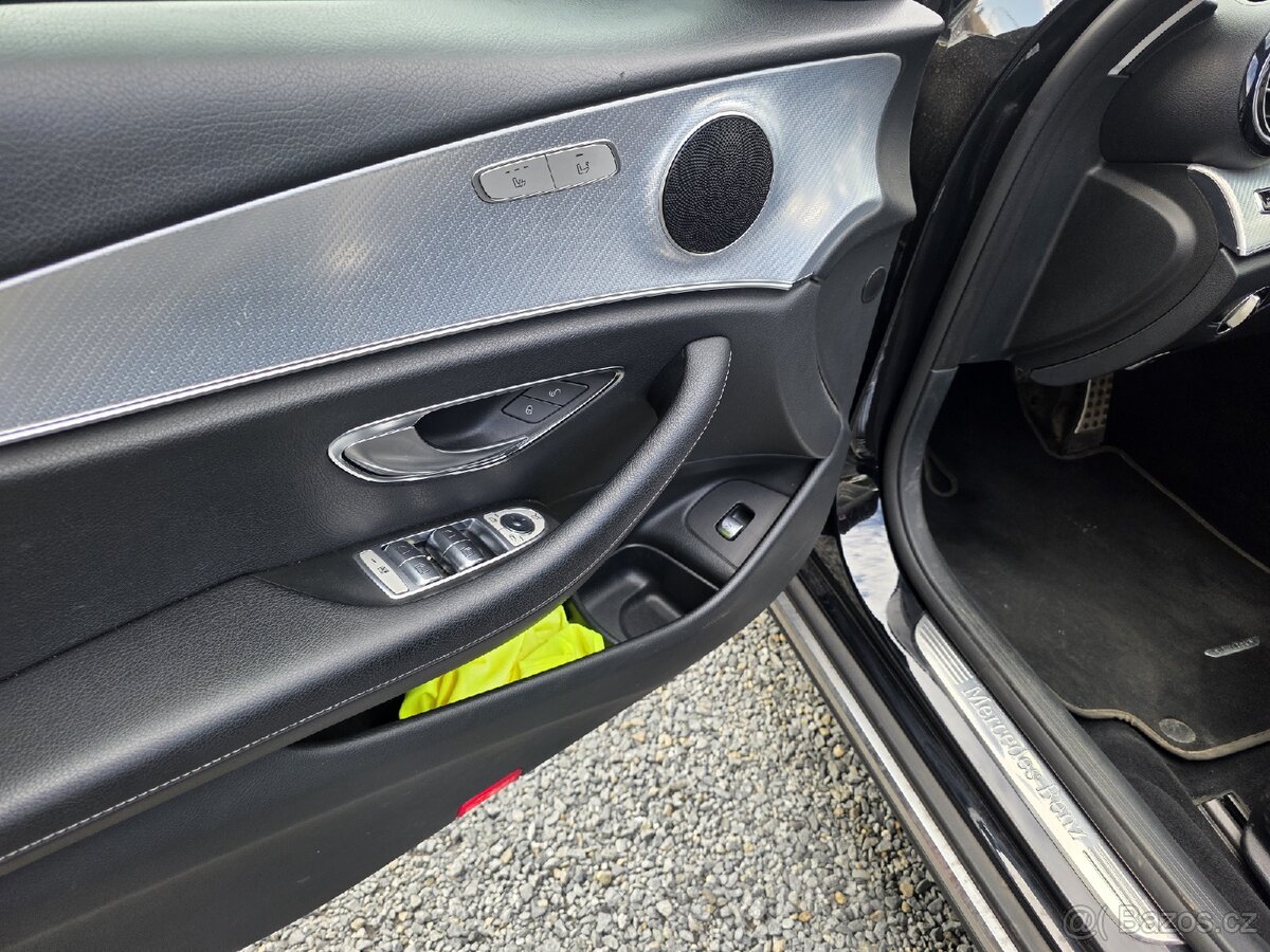 Mercedes-Benz Třídy E 220CDI 4-MATIC - 15