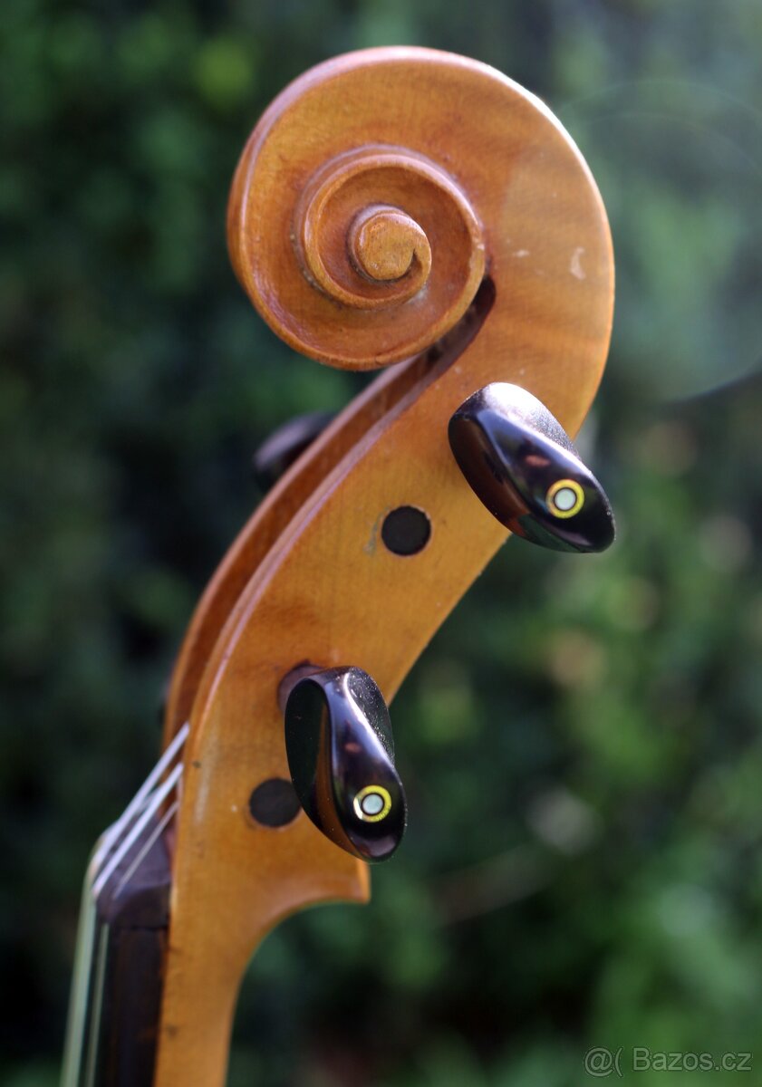 Staré housle s silným zvukem - 15
